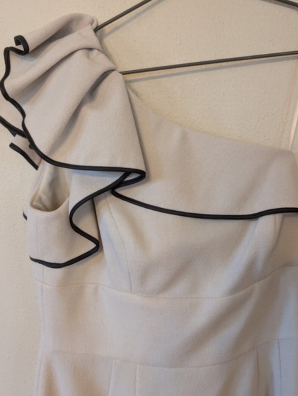 Carmen Marc Valvo One-Shoulder Cream Dress with Black Trim Size 6